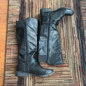 Women’s Guess Boots. Size 10